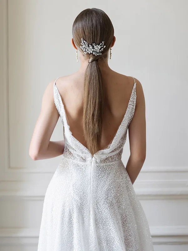 Gioiello floreale tra i capelli della sposa: accessori a Torino