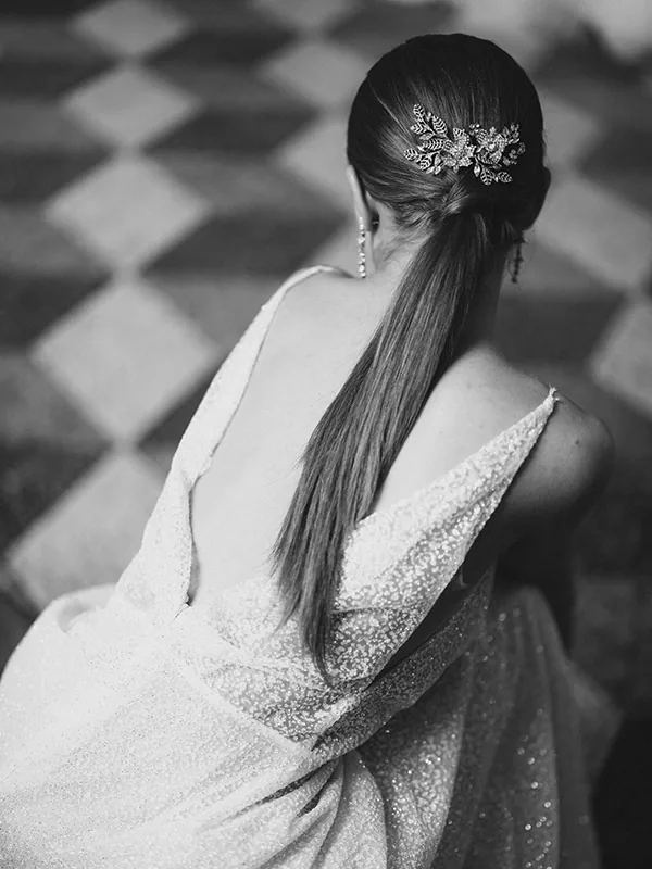 Fermaglio gioiello tra i capelli della sposa: accessori da sposa a Torino