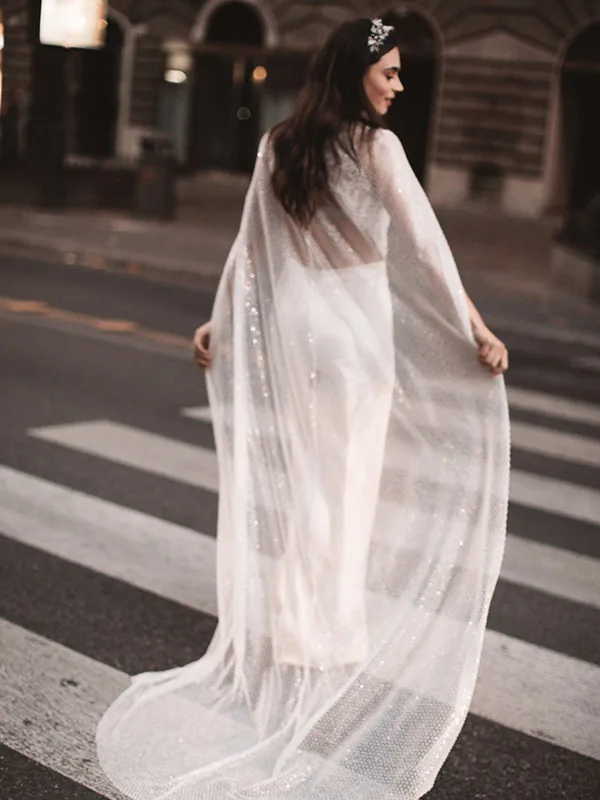 Mantella di tulle e paillettes per le stagioni fredde