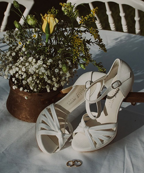 Sandalo da sposa bianco intrecciato con cinturino alla caviglia — Tulle Calzature, Torino