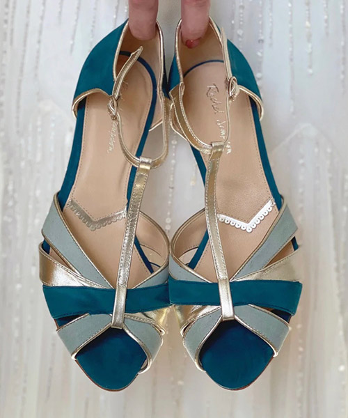 Sandali da sposa peep-toe blu petrolio con listini dorati — Tulle Calzature, Torino