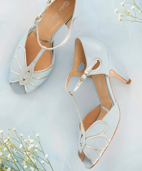 Décolleté azzurro chiaro con dettaglio a farfalla bianco — Tulle Calzature, Torino