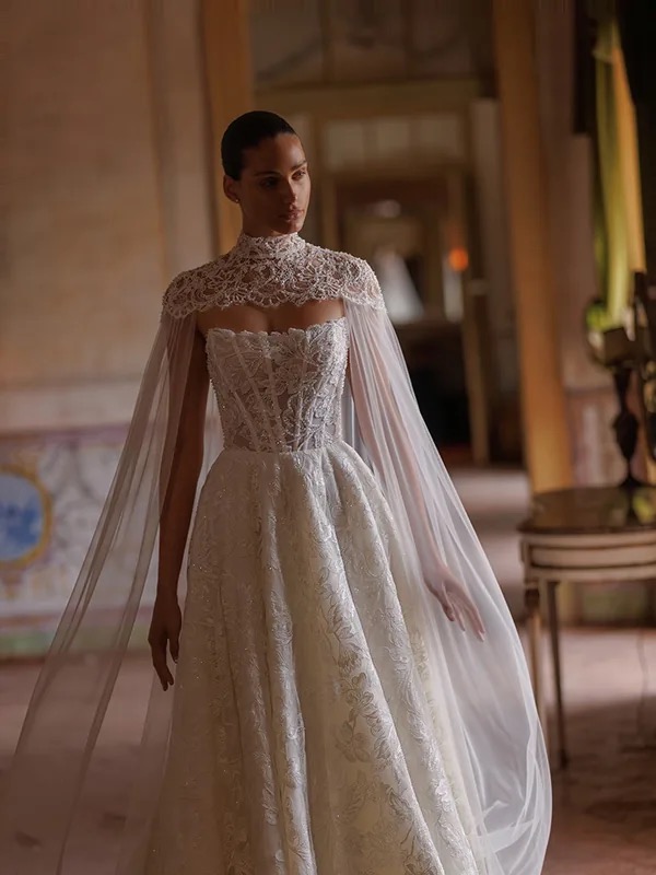 Mantella di pizzo da sposa per le stagioni fredde